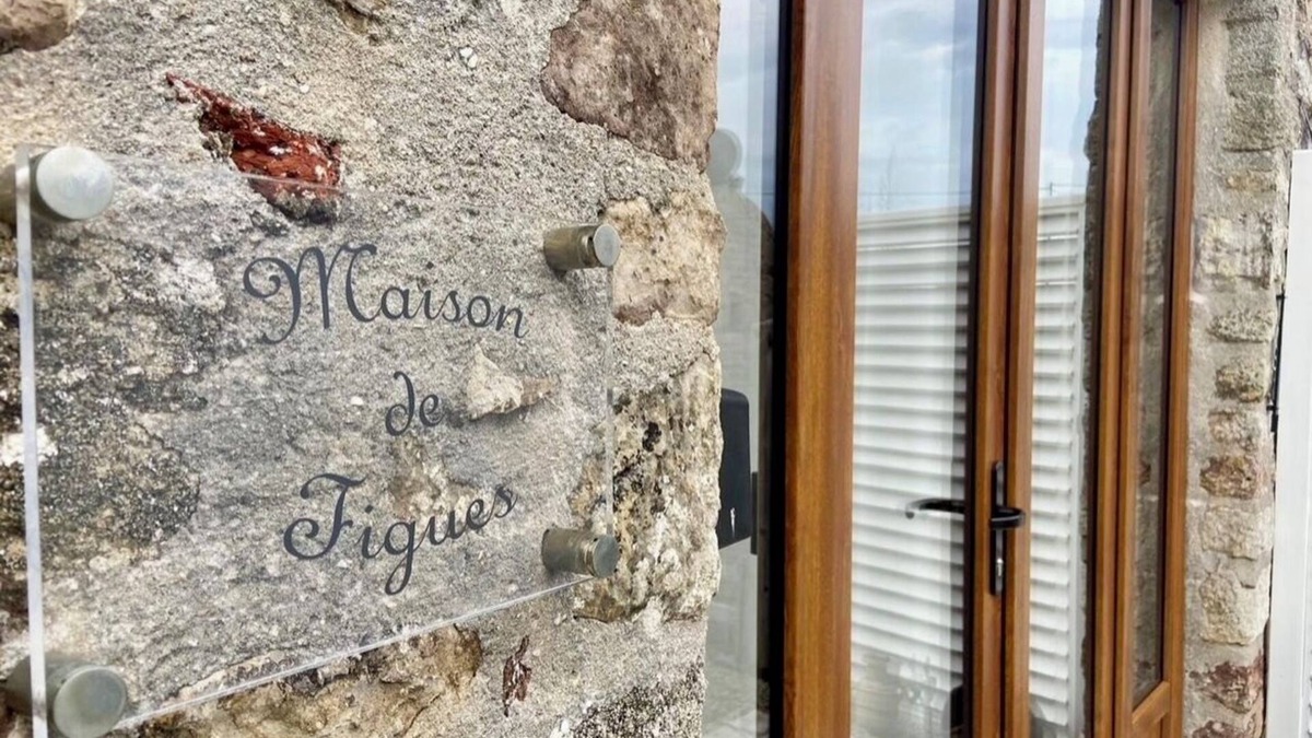 Le Bernard House | Stylish, family friendly holiday barn, great for beaches and fun days out.