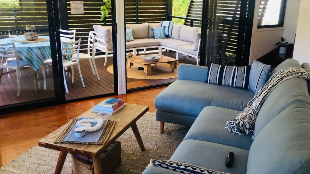Mudjimba House | Stylish Family Beach House with aircon - 200m to the Beach