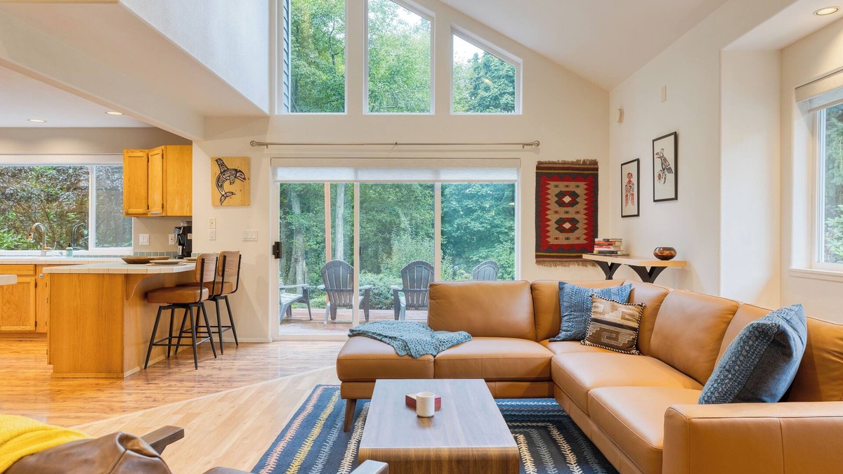 Clinton House | Stylish Forest Getaway on Whidbey Island | Near Beaches, Wineries & Trails