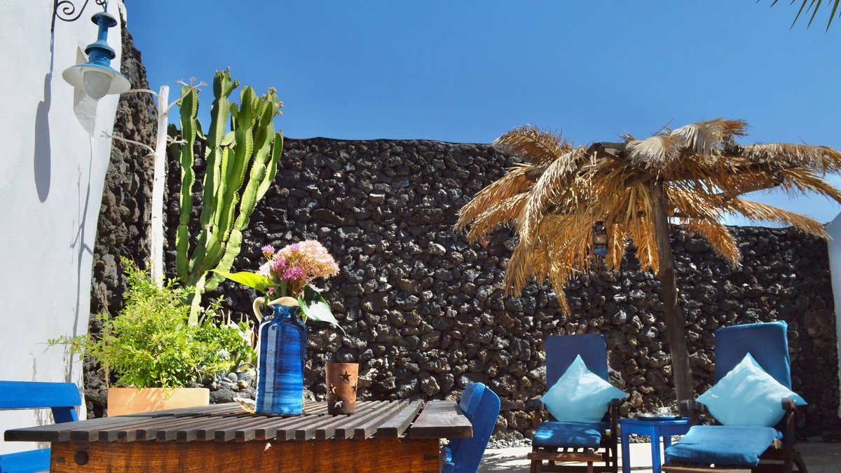 Uga Apartment | Stylish getaway with secluded Patio in lava Finca