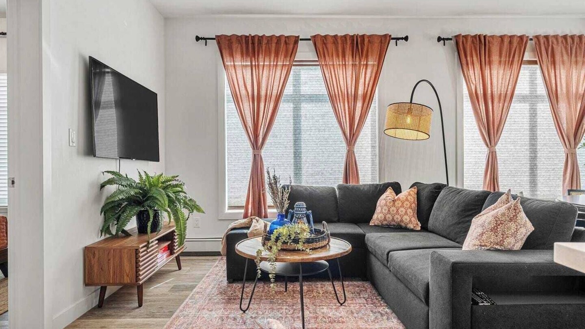 Whyte ave Condo | Stylish ground-floor suite steps from Whyte Ave, cafes, and river trails