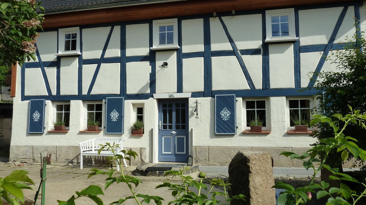 Olbersdorf House | Stylish half-timbered house