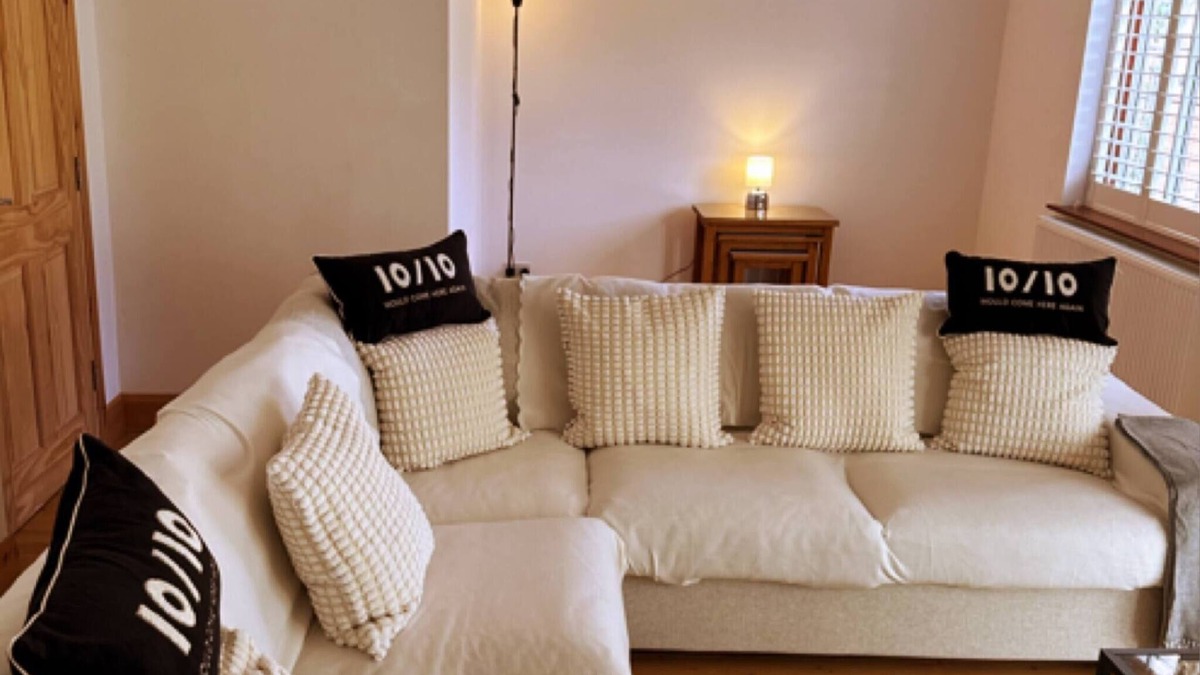 Oxted House | Stylish Happiness Home in Surrey