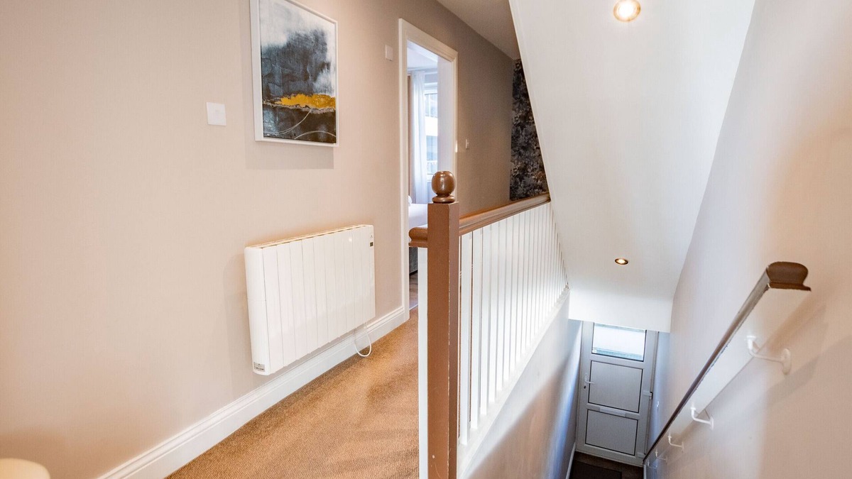 Galway City Centre Apartment | Stylish Harbour View Apartment in a Private Building. Family Friendly