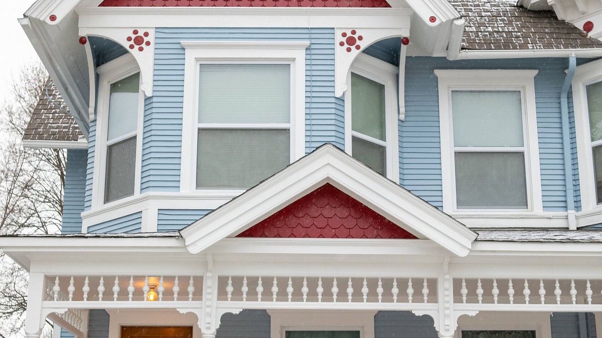 Oconomowoc Apartment | Stylish Historic Upper Steps from Downtown, Shops + Holiday Festivities