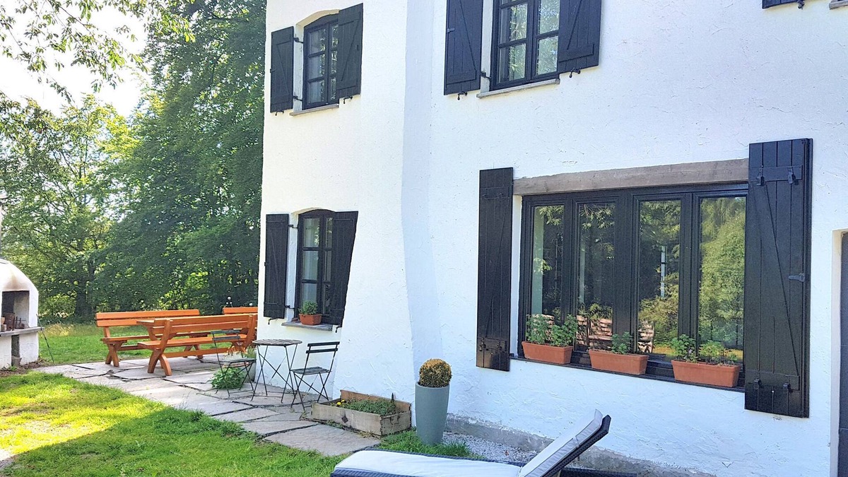 Bernister House | Stylish Holiday Home in Malmedy with Garden