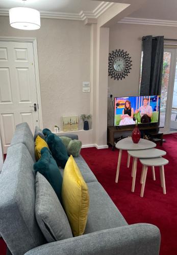 Wrotham Apartment | Stylish Home Away From Home in Kent with Easy Access to London!