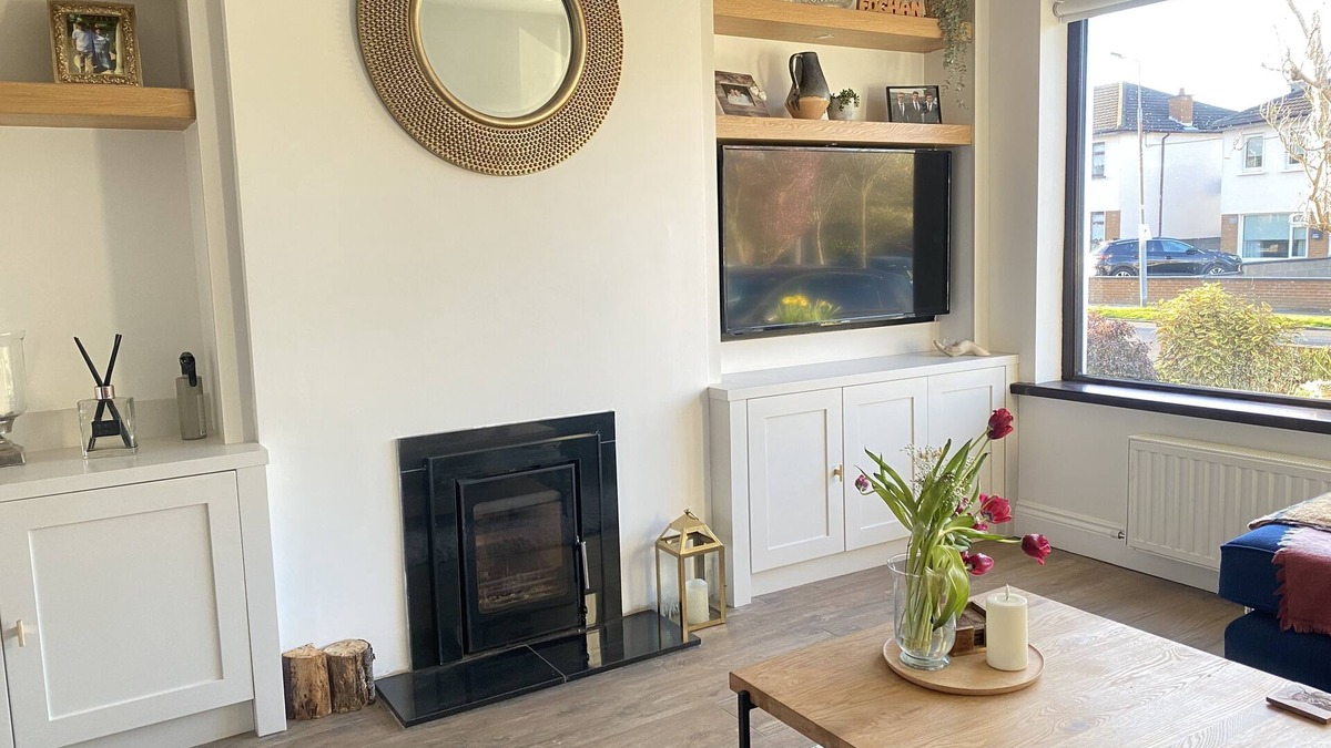 Castleknock House | Stylish home beside train station 20mins from Dublin City and Airport.