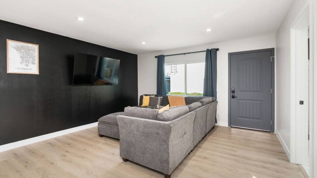 Montebello House | Stylish home near LA and OC