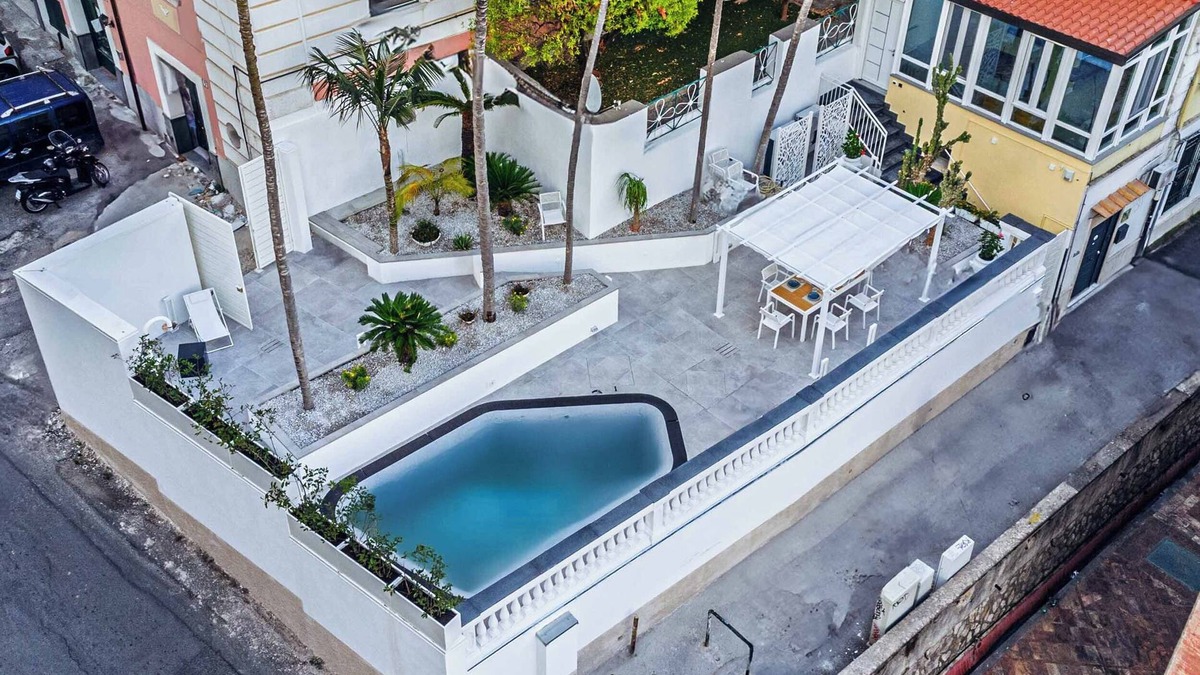 Historical Downtown Salerno House | Stylish Home with Swimming Pool in Salerno – Walk to Beach & City Center