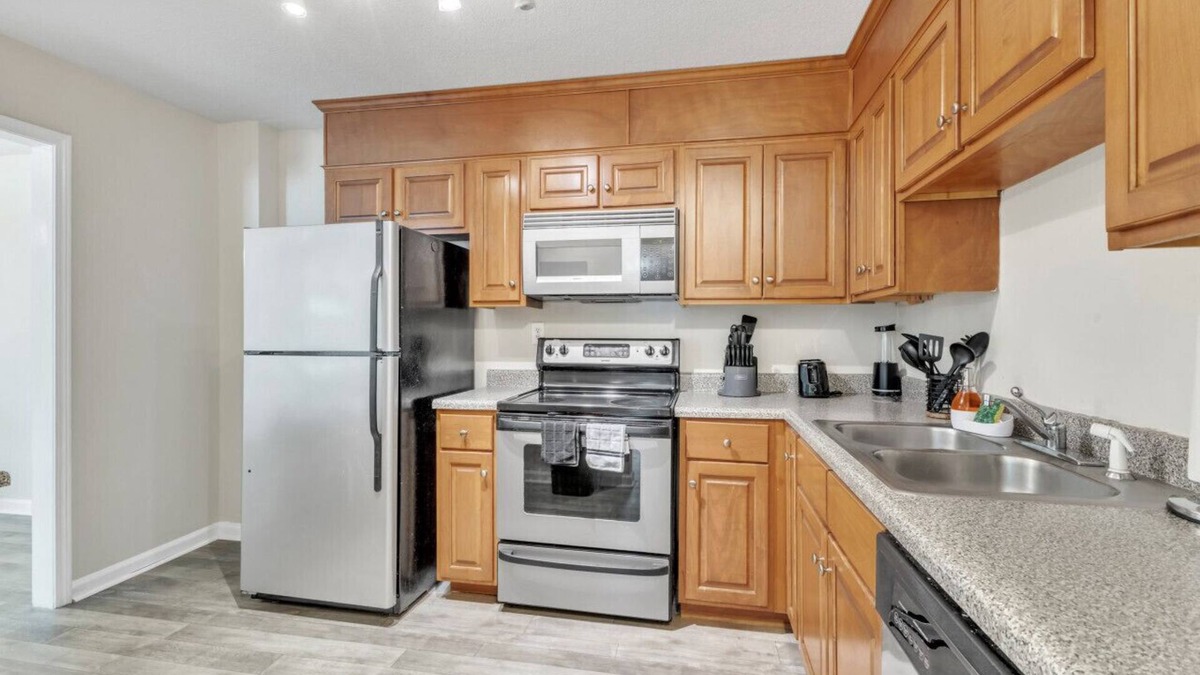 Crabtree Apartment | Stylish King 2BR Suite—in Crabtree Valley Raleigh!