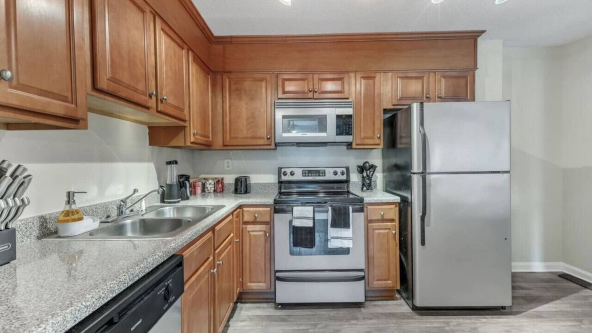 Crabtree Apartment | Stylish King 2BR Suite—in Crabtree Valley Raleigh!