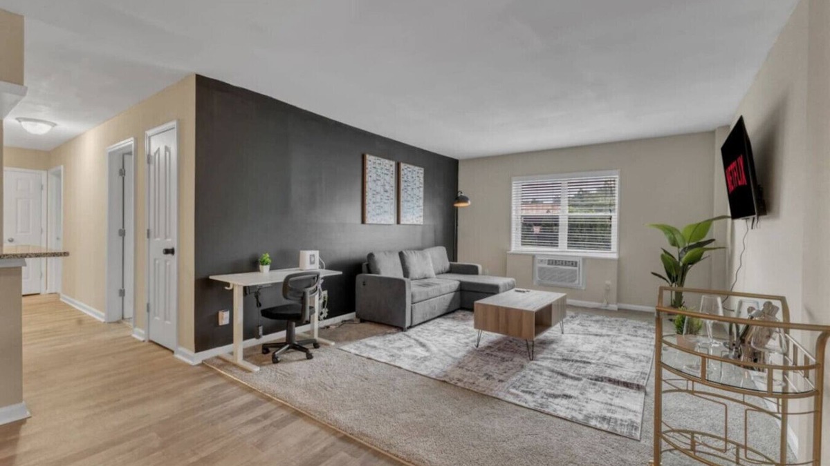 Crabtree Apartment | Stylish King 2BR Suite—in Crabtree Valley Raleigh!
