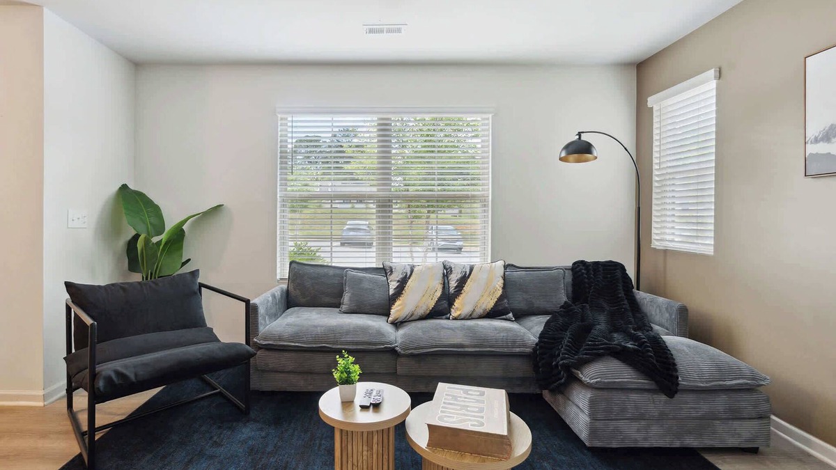 Southwest Raleigh House | Stylish King 3-Bed Townhome Minutes to Cary & NC State!