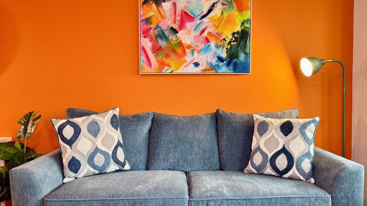 Southside Apartment | Stylish King Bed Southside Pool Gym TownCenter I95