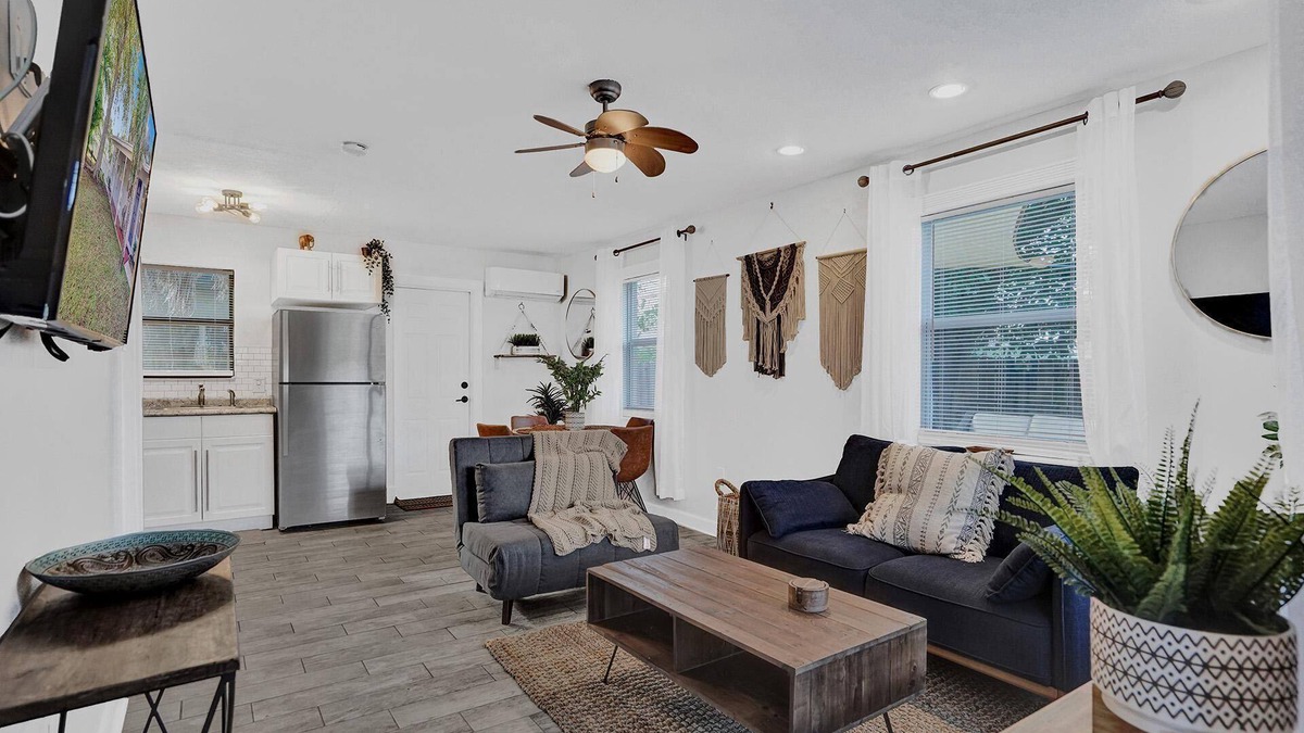 Middle River Terrace House | Stylish King Suite Near Beach, Bars & Dining
