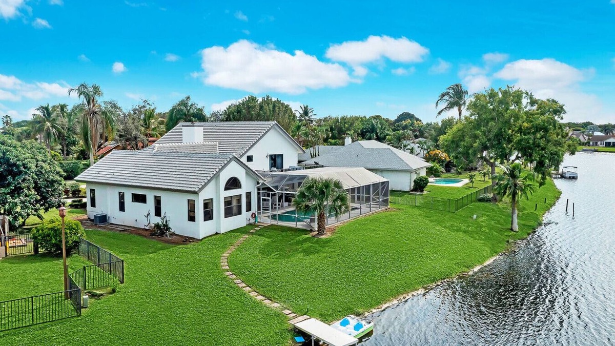 Wellington Villa | Stylish Lake Luxe Equine, on waterfront w screened-in pool - Lake Views! Hosted By Relaxtay