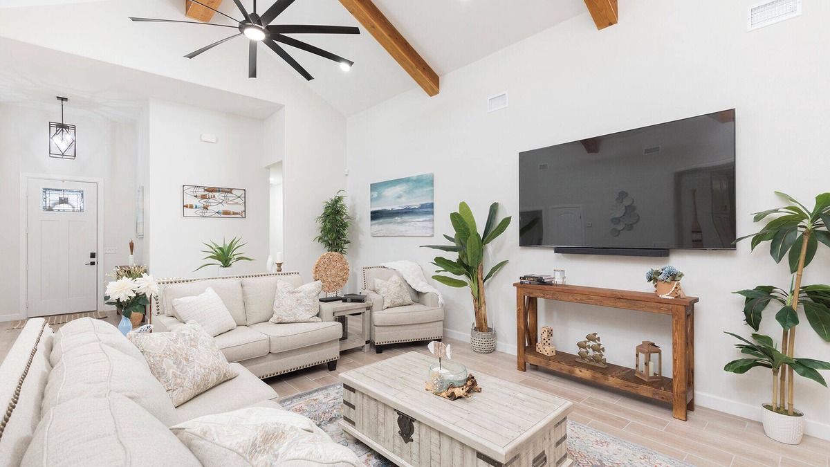 La Joya House | Stylish Lakefront Home in La Joya with Deck Views