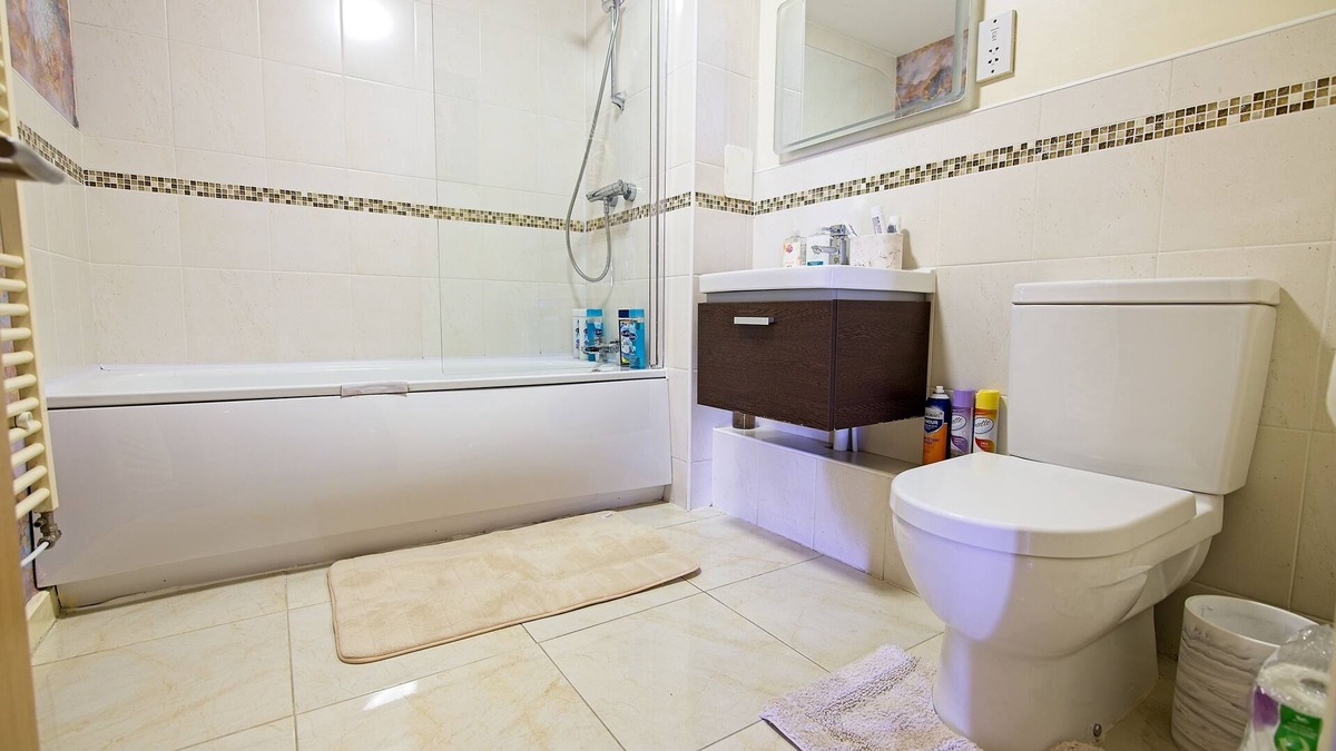 Rusholme Apartment | Stylish Lodge Villa