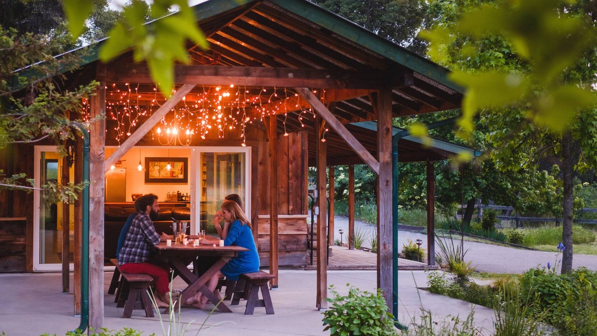 Mariposa House | Stylish lodge w/spa bathrooms, river, views, hot tub, between 2 Yosemite Gates