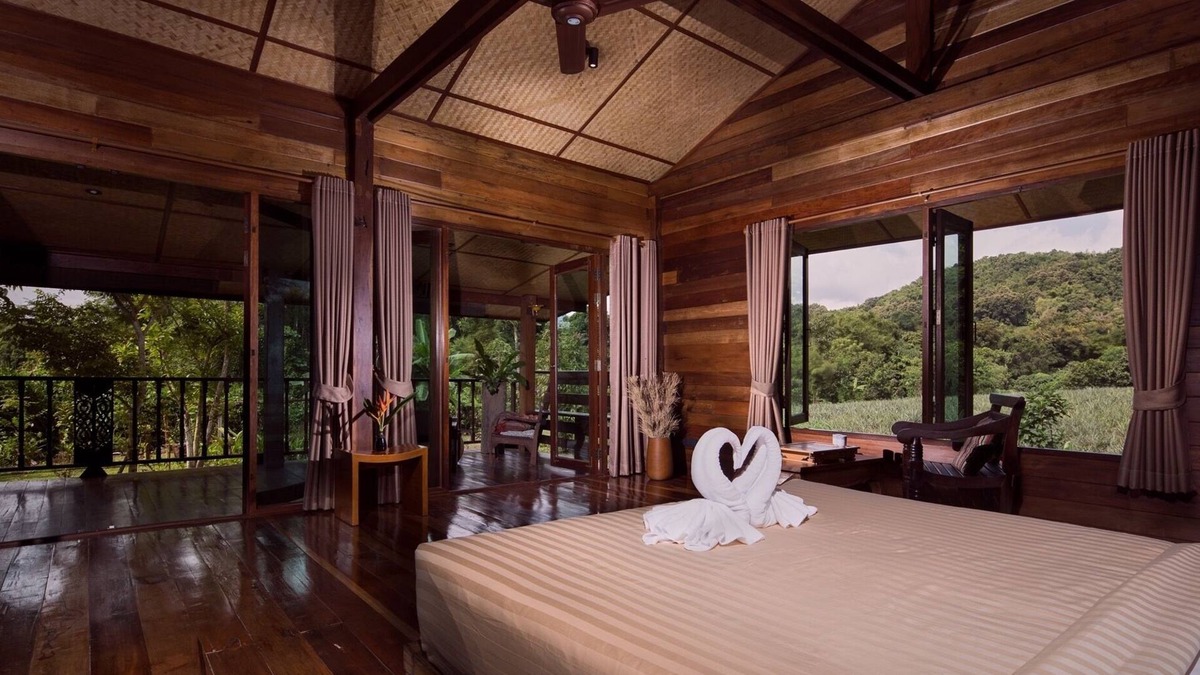 Wieng Cottage | Stylish loft in stilted wooden longhouse