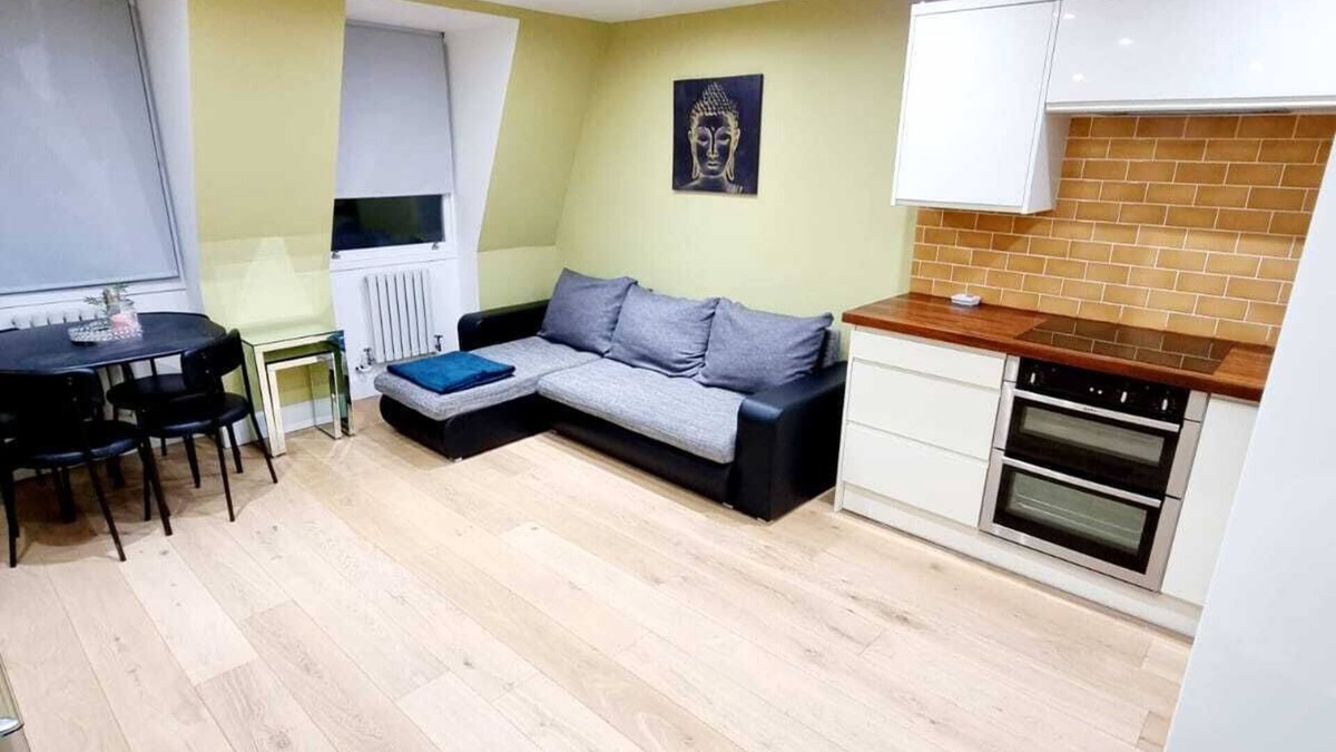 Bow West Apartment | Stylish London Apartment with Terrace & Parking