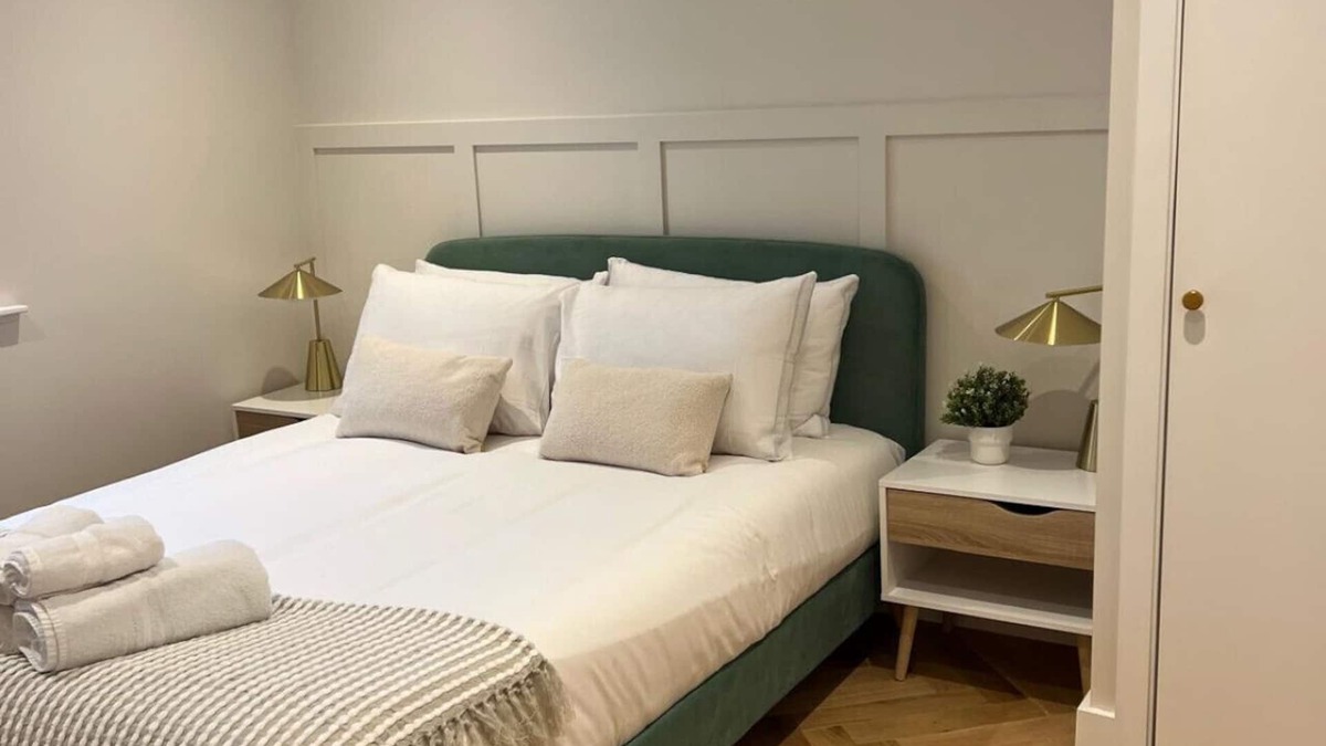 Elephant and Castle Apartment | Stylish London Bridge Apartment with Shard Views
