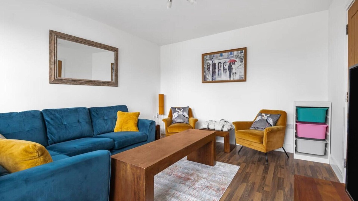 Kenton East Apartment | Stylish London home with private garden