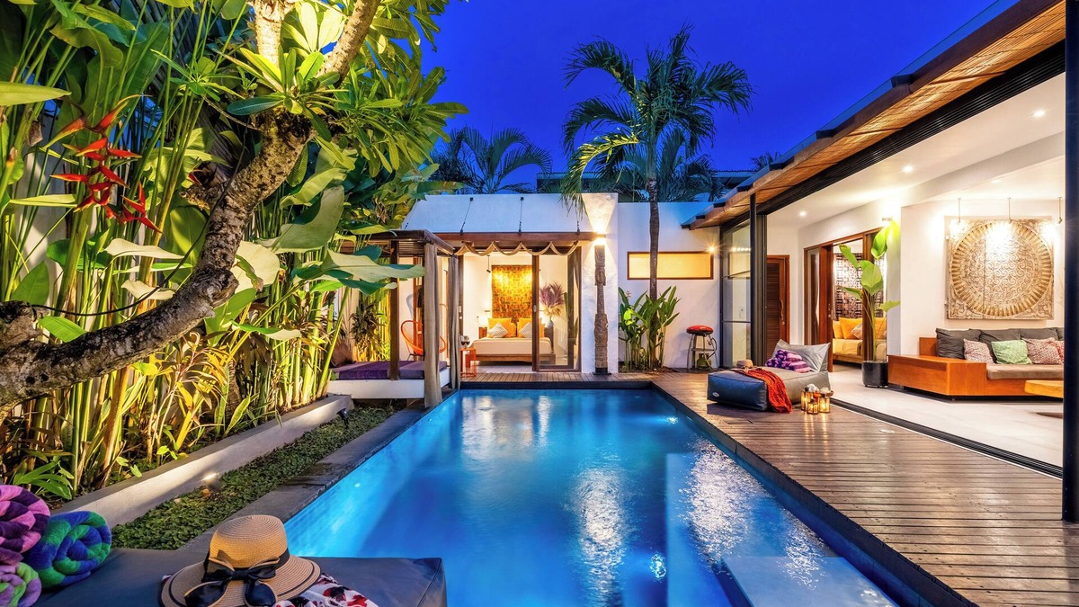 Kerobokan Villa | Stylish Luxe Design, 5-mins drive to Beach, BBQ, Peaceful, Cozy & Fast WIFI.