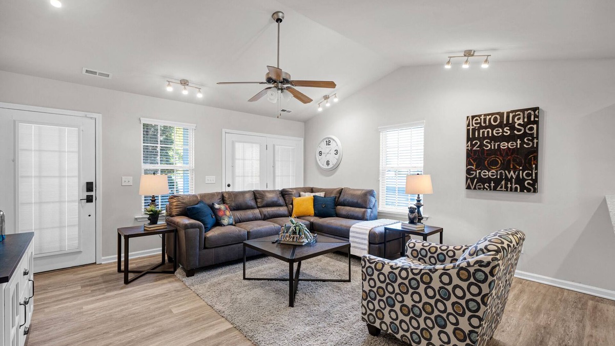 Northeast Raleigh House | Stylish Luxe One-Level Twnh Steps from Neuse Trail