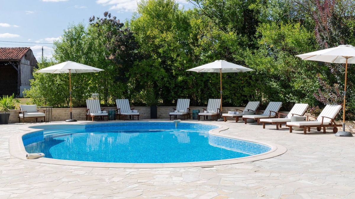 Charme Villa | Stylish luxury villa with Cognac vineyard views and private pool