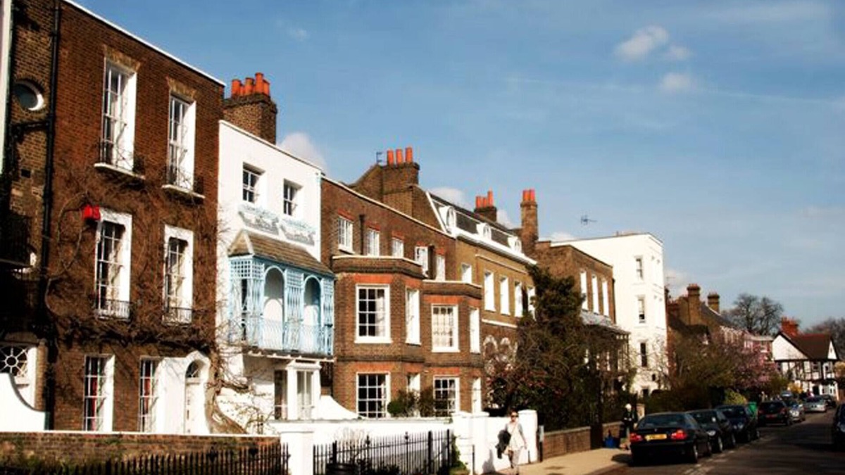 Chiswick Apartment | Stylish maisonette in Chiswick Village. 3 BR. Sleeps 5.