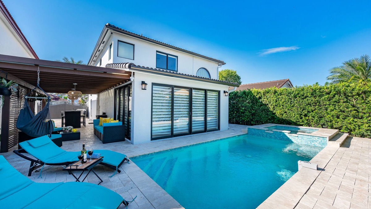 Country Walk House | Stylish Miami Home Pool + Game Room Sleeps 8