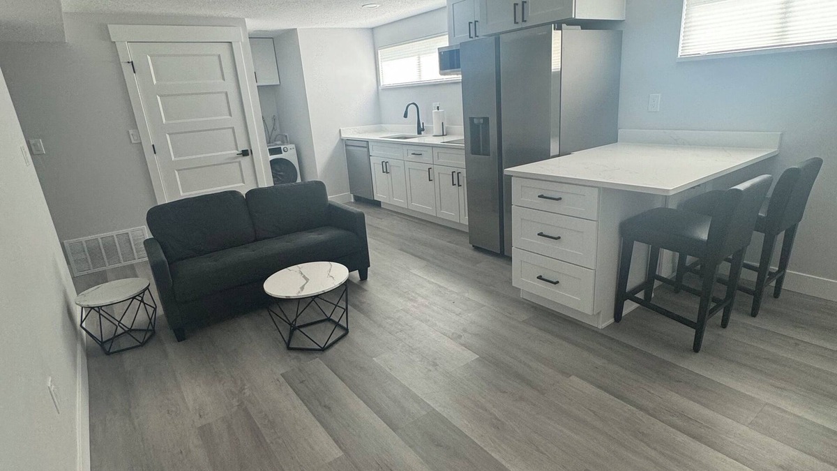 Sandy Apartment | Stylish MIL Apartment Private Entrance Close Ski Resorts