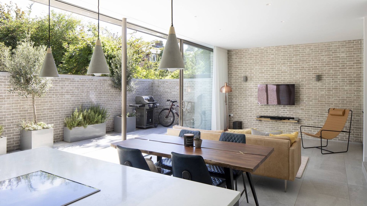 Wandsworth House | Stylish Modern London House. Extremely Private and Safe.