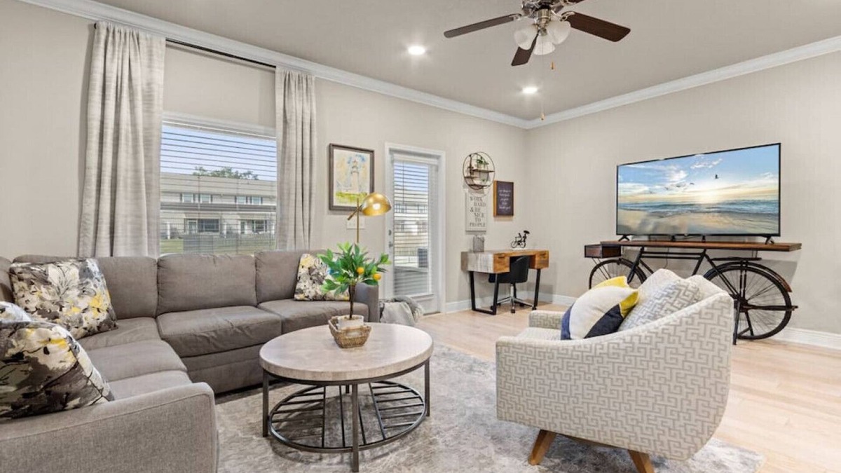 Sanders Beach House | Stylish Modern Retreat in Downtown w/Pool, 3 Bedroom, 2.5 bath, free parking