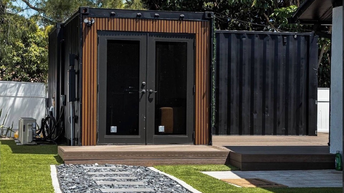 West Palm Beach Apartment | Stylish Modern Tiny Home in the Heart of West Palm Beach. 7 minutes from airport
