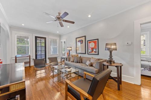Cherry House | Stylish Myers Park 2 br with Screened Porch
