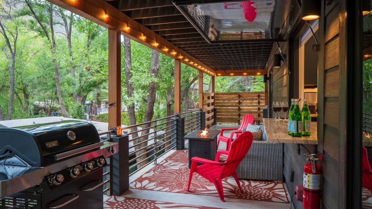 Sedona House | Stylish Oak Creek Home w/2 Suites, Spa & Firepit