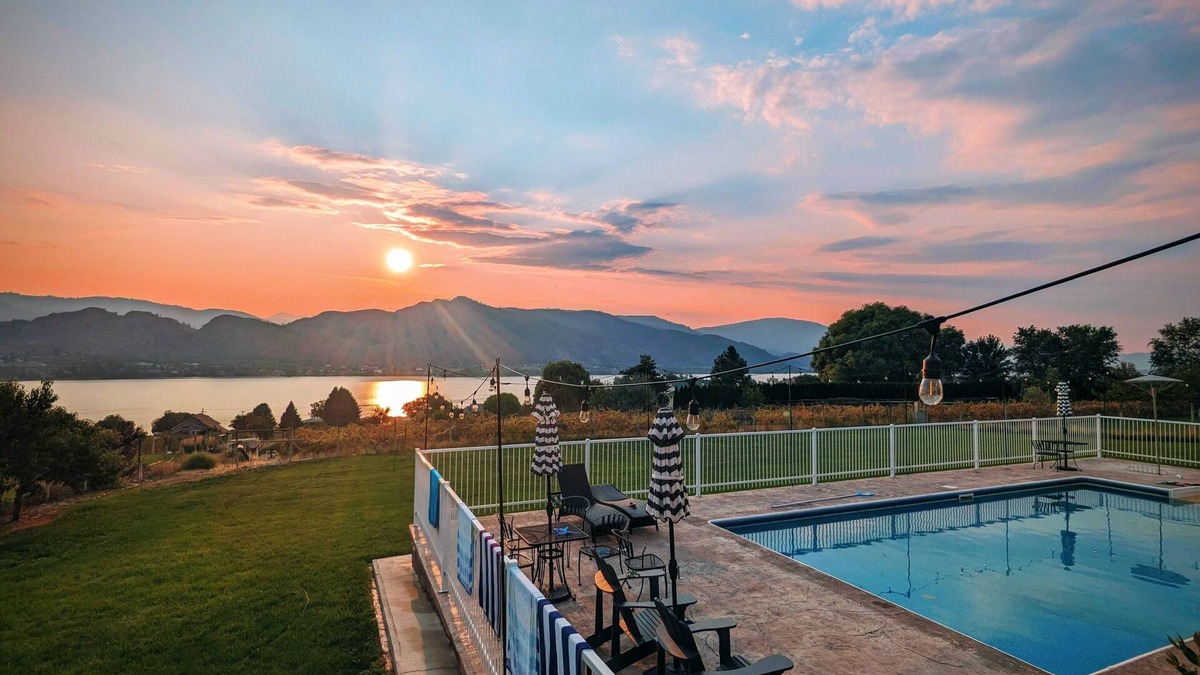 Oroville House | Stylish Osoyoos Lakeview Oasis w/Private Pool, Game room, Sunroom!