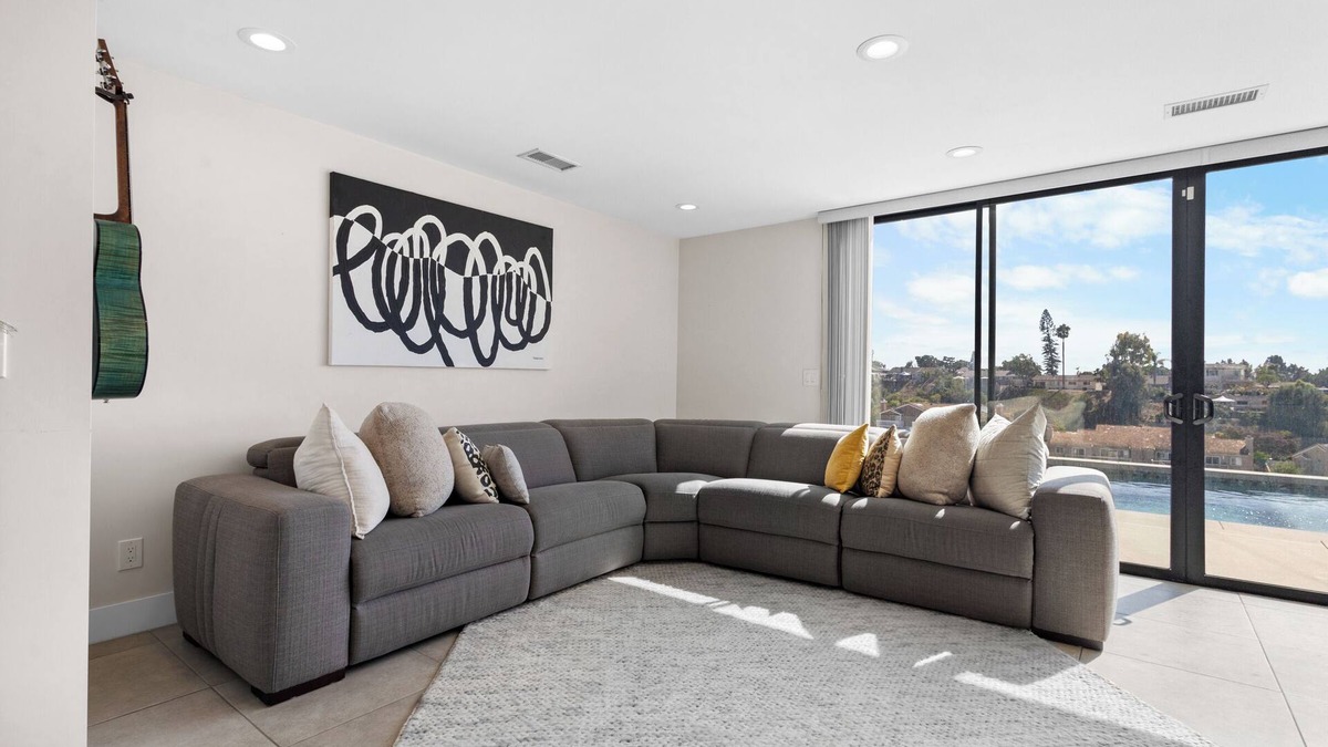 Eastlake House | Stylish Pool & Stunning Views