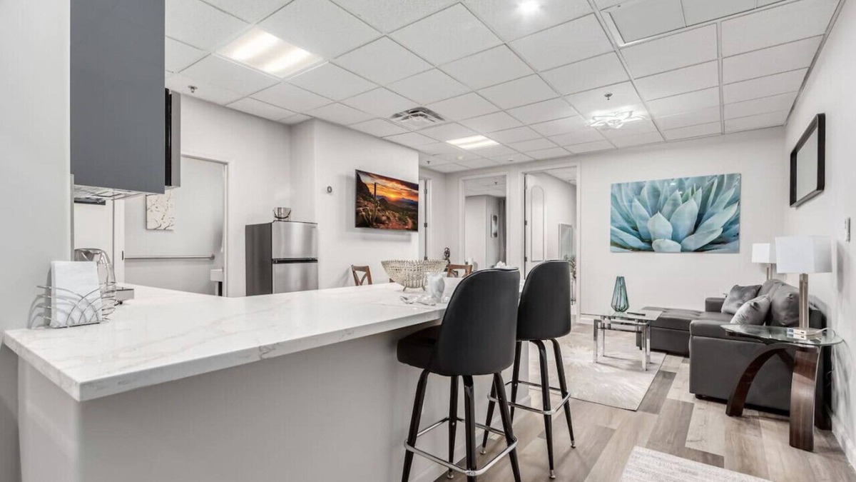 Town Center Condo | Stylish & Prestigious! 2 Bed/2 Bath-On The Avenue