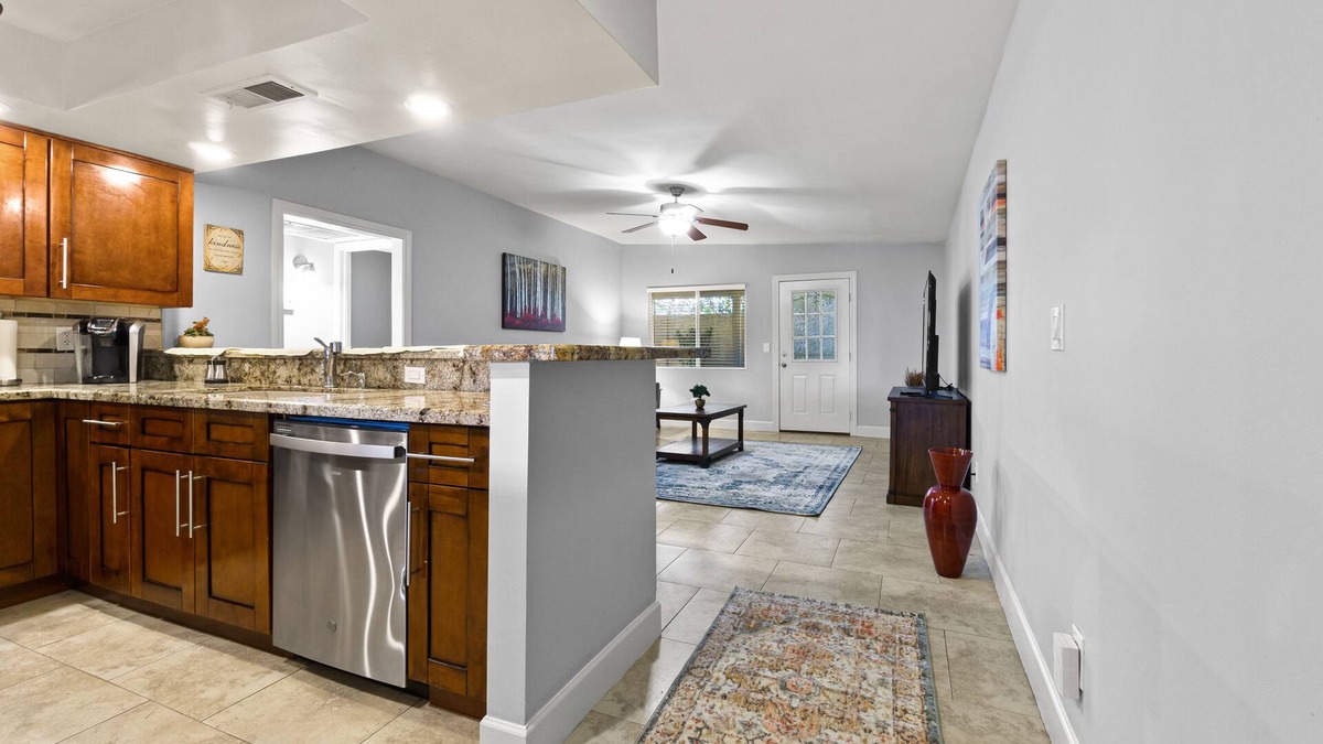 Alhambra House | Stylish, quiet 2-bedroom in Central Phoenix GCU