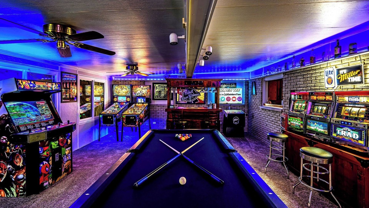 Beavercreek House | Stylish Retreat: Hot Tub, Spa, Arcade, PinballnWPAFB Museum