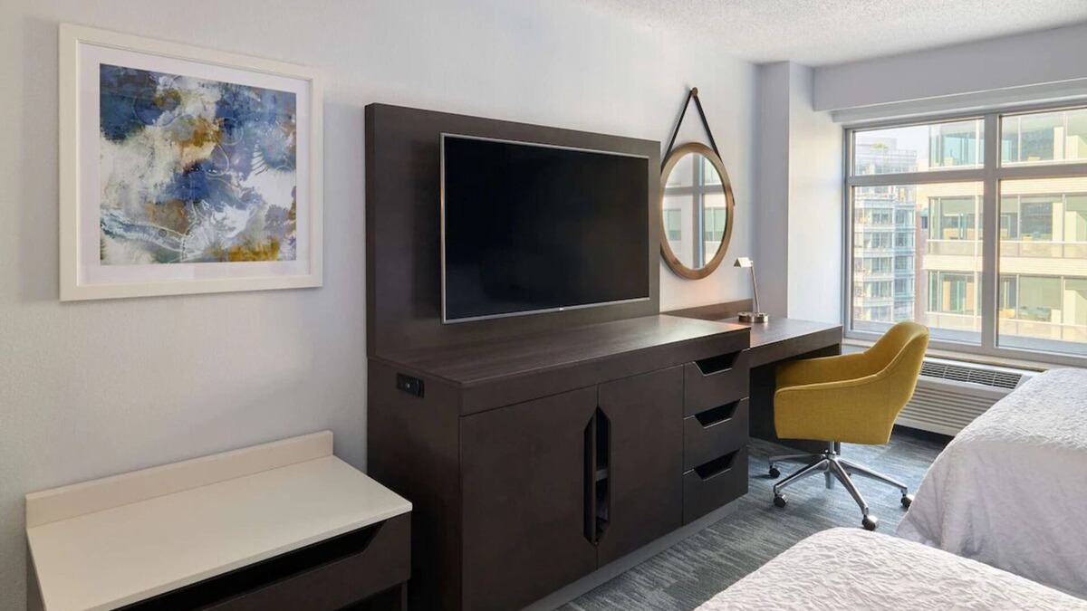 Mount Vernon Triangle Hotel | Stylish Retreat: Minutes from National Mall! On-site Bar, Pets Allowed | 2 Units