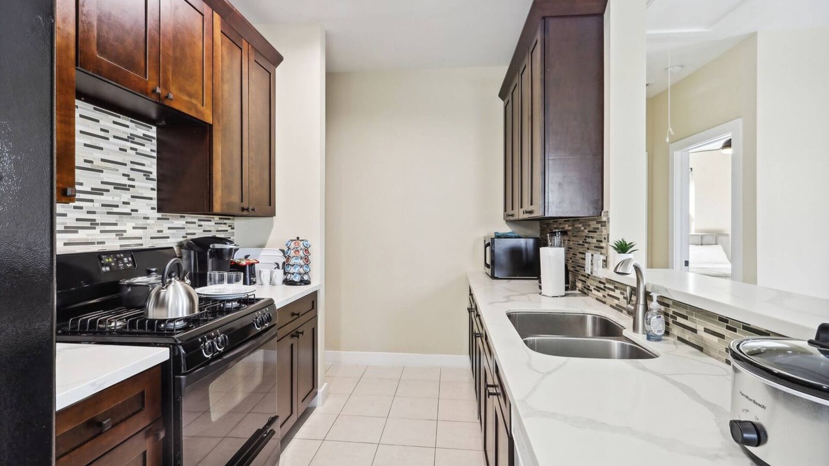 Riverside Terrace Apartment | Stylish Retreat Near Med Center and Downtown