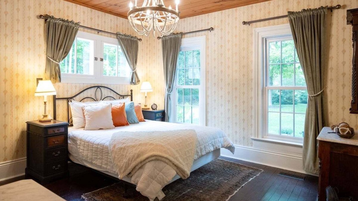 Saugatuck House | Stylish Retreat Near the Heart of Saugatuck