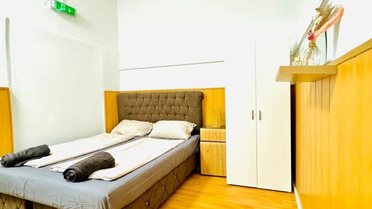 Ottakring Apartment | Stylish Room in Shared Apt Near Rathausplatz