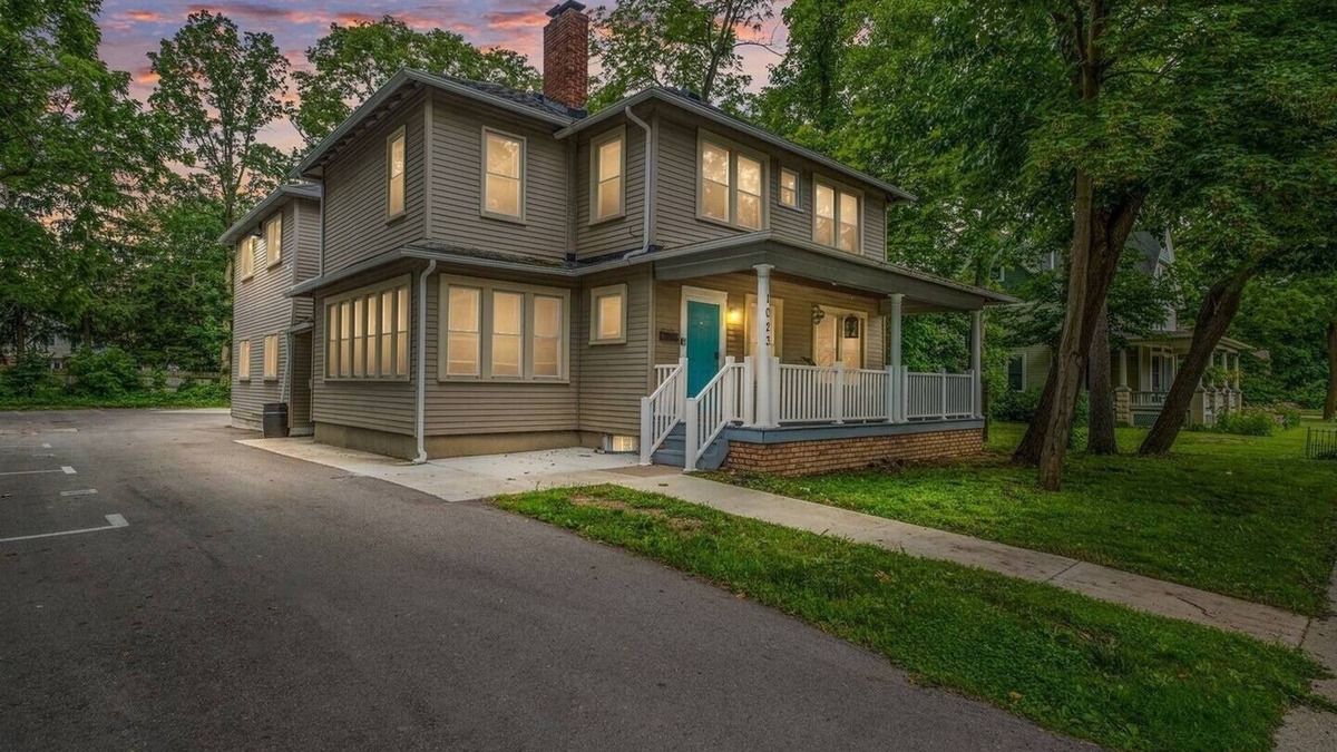 Ypsilanti Apartment | Stylish Sanctuary Near Emu: Ideal For Med Students 2 Bedroom Apts
