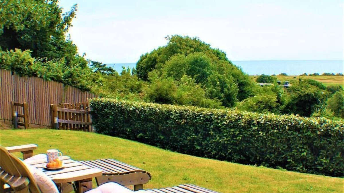 Hythe House | Stylish Seaview House w/Hot Tub